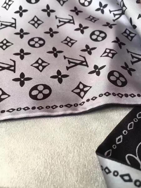 Louis Vuitton Scarf LVS92112B