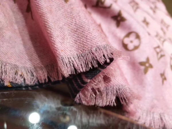 Louis Vuitton Cashmere Scarf LV1101B