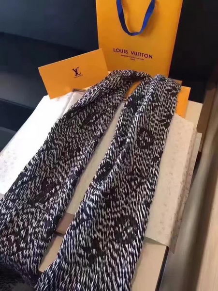 Louis Vuitton Cashmere Scarf LV1106B