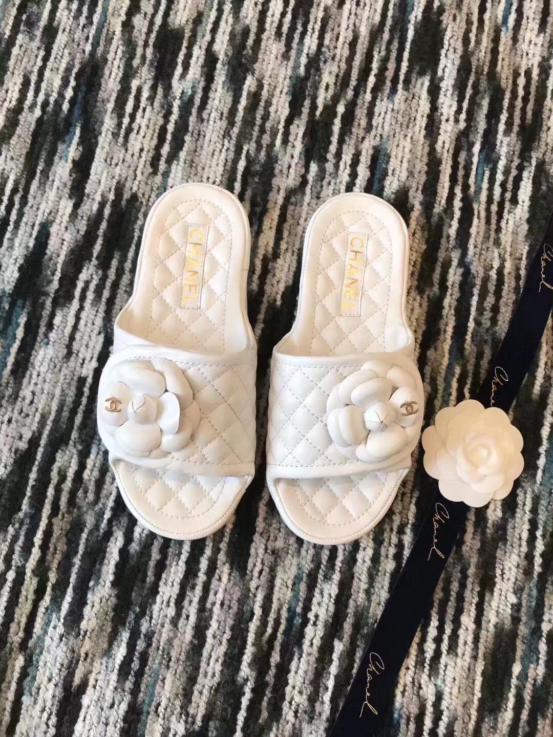 Chanel slippers CH2335LRF white