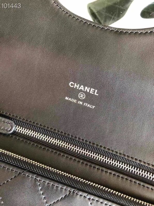 chanel 31 pouch Metallic Crumpled Goatskin & Silver-Tone Metal A70520 black