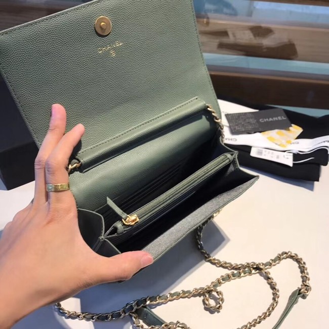 Boy chanel clutch with chain A84433 green