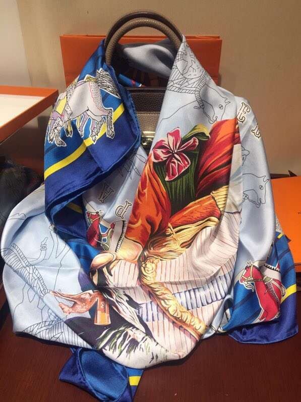 Hermes Scarf in silk twill with hand rolled edges H2563