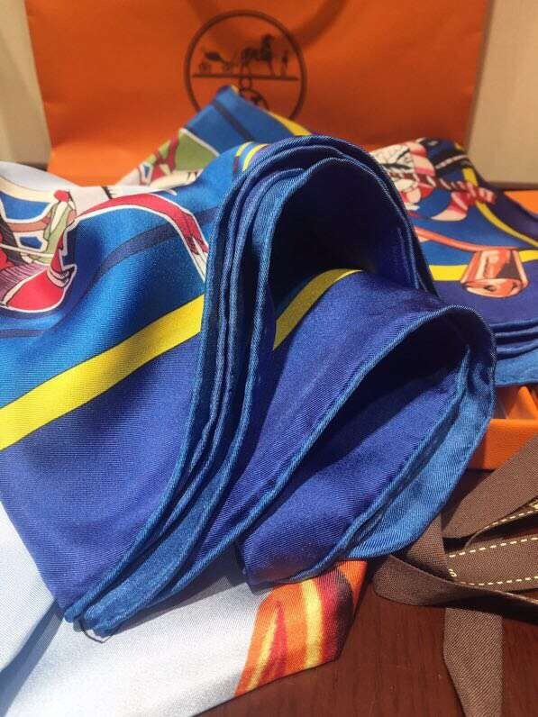 Hermes Scarf in silk twill with hand rolled edges H2563