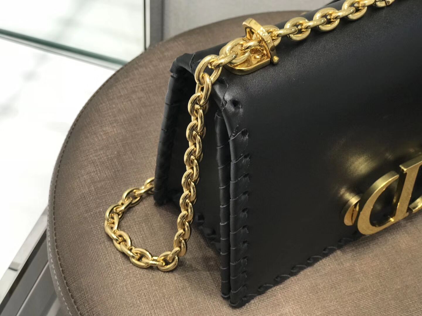 DIOR 30 MONTAIGNE THREADED EDGES CALFSKIN FLAP CHAIN BAG M9220