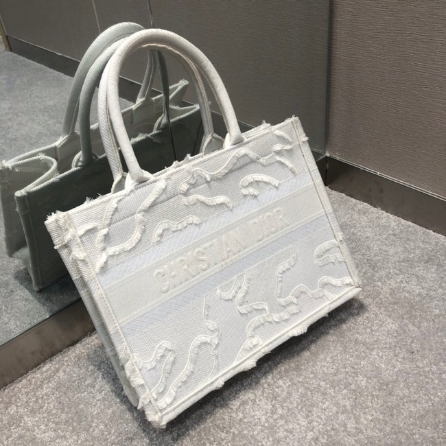 SMALL DIOR BOOK TOTE Embroidered M1296-5