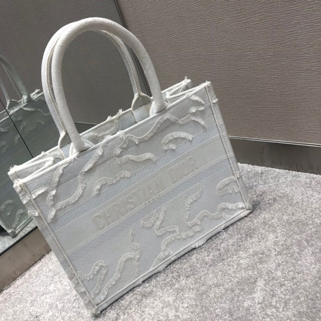 SMALL DIOR BOOK TOTE Embroidered M1296-5