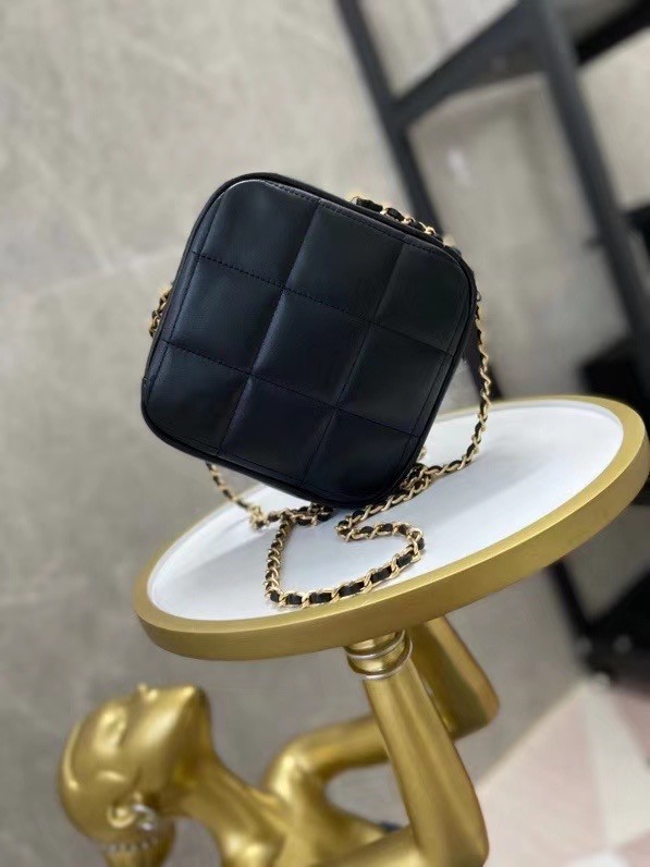 Chanel small diamond bag Grained Calfskin & Gold-Tone Metal AS2201 black