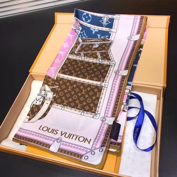 Louis Vuitton silk Scarf 77030-3