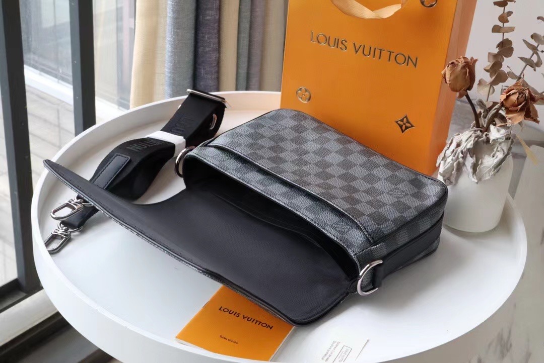 Louis Vuitton Original STUDIO MESSENGER N50013 black