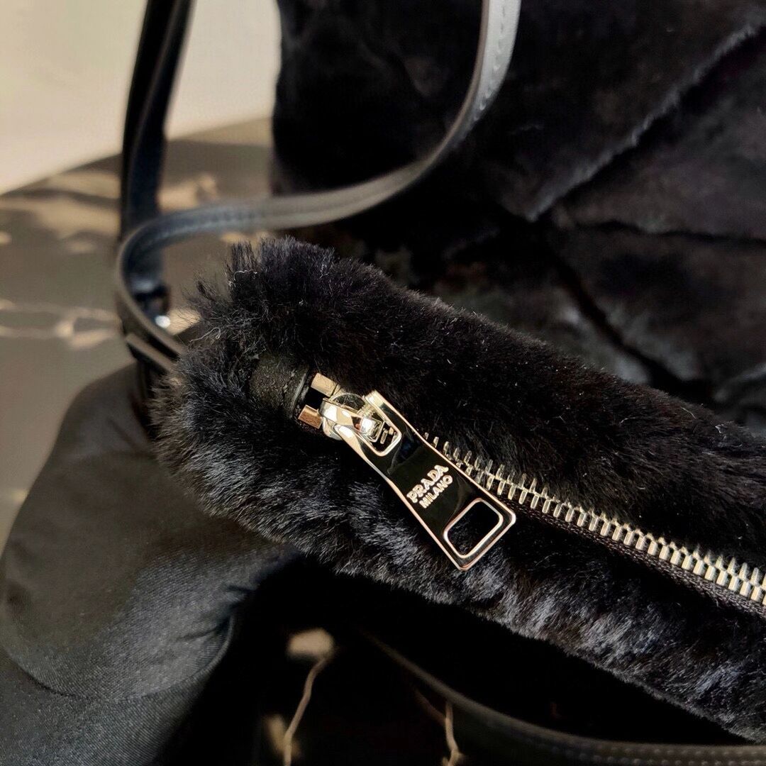 Prada Shearling tote 1BG378 black