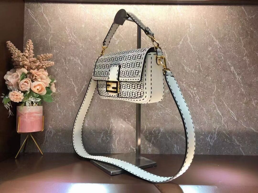 FENDI BAGUETTE Bag F1520 white