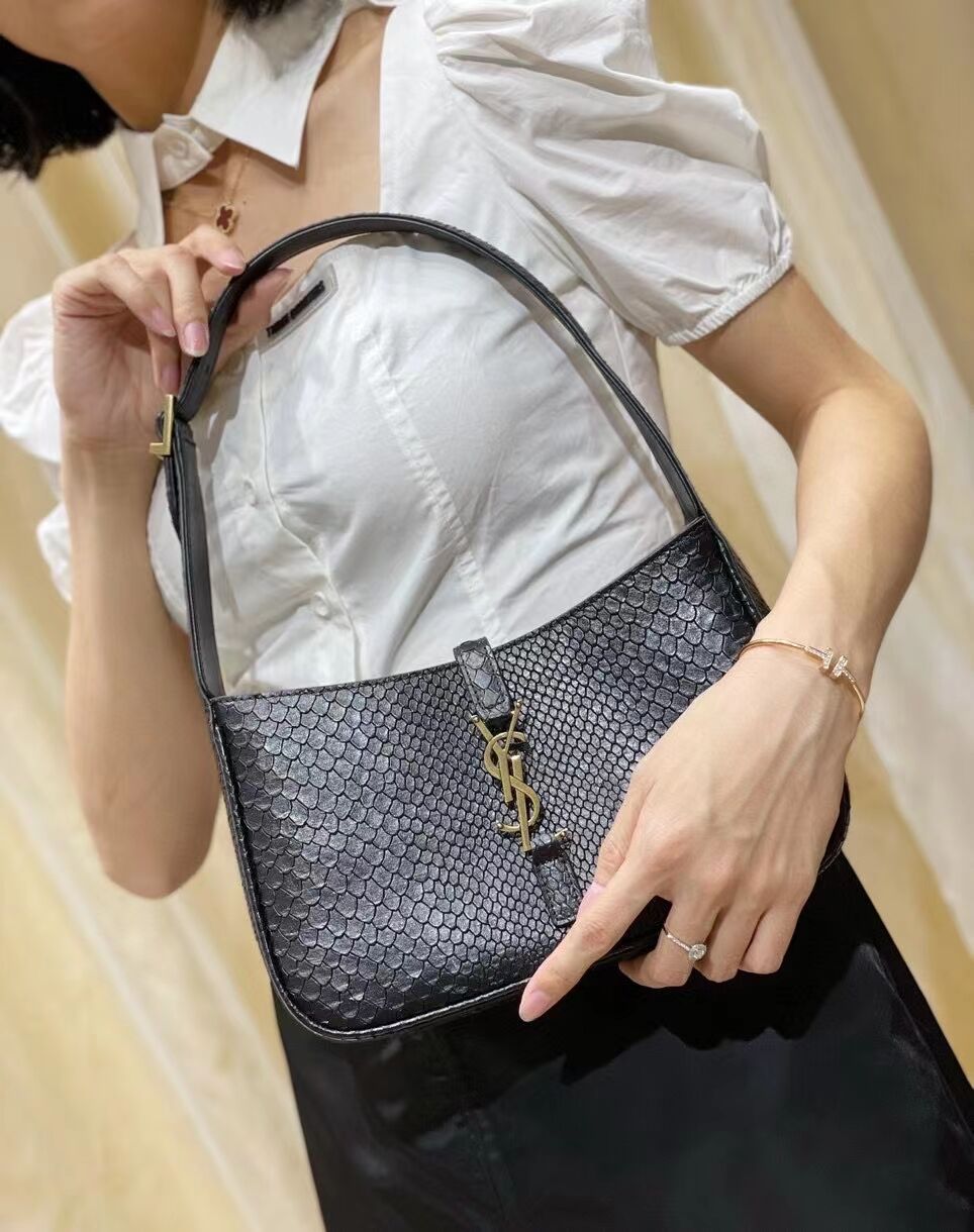 YSL LE 5 A 7 HOBO BAG IN MATTE PYTHON Y687228 black