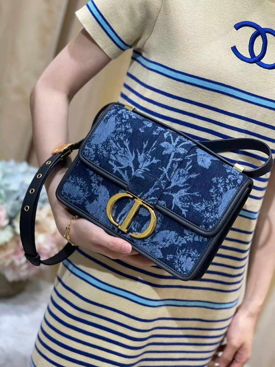 30 MONTAIGNE BAG Blue Dior Flowers Denim M9203UJD