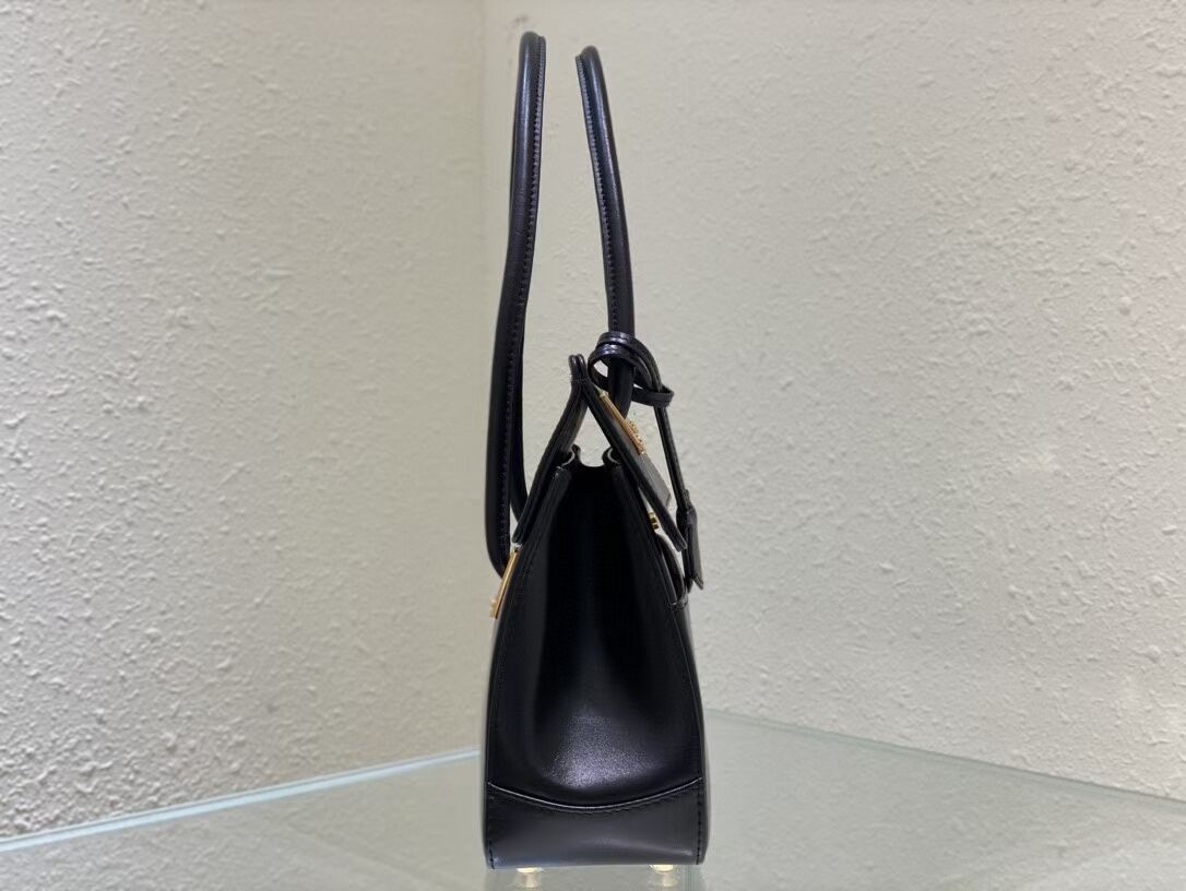 MEDIUM DIOR Shoulder Bag Calfskin C0701 black