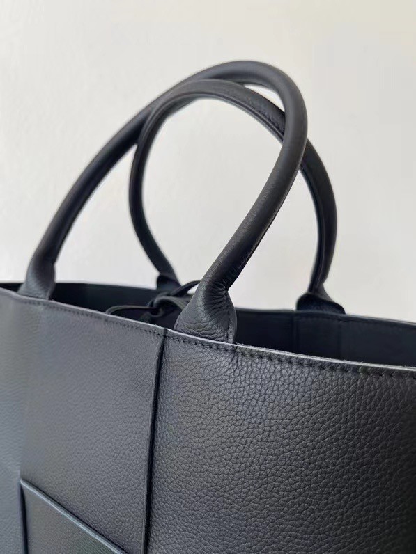 Bottega Veneta ARCO TOTE 652867 black