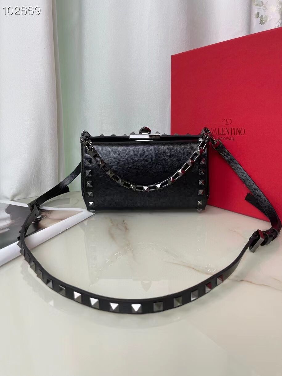 VALENTINO GARAVANI Rockstud Alcove Grain calf shoulder bag CV0189 black