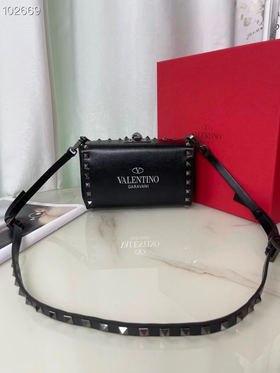 VALENTINO GARAVANI Rockstud Alcove Grain calf shoulder bag CV0189 black