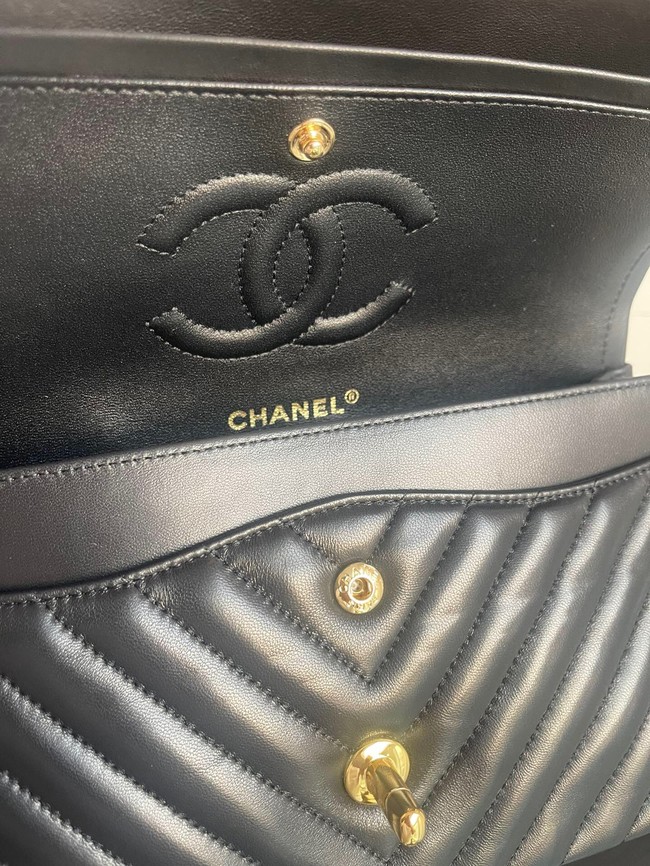 Chanel classic handbag Lambskin & gold Metal V01112 black