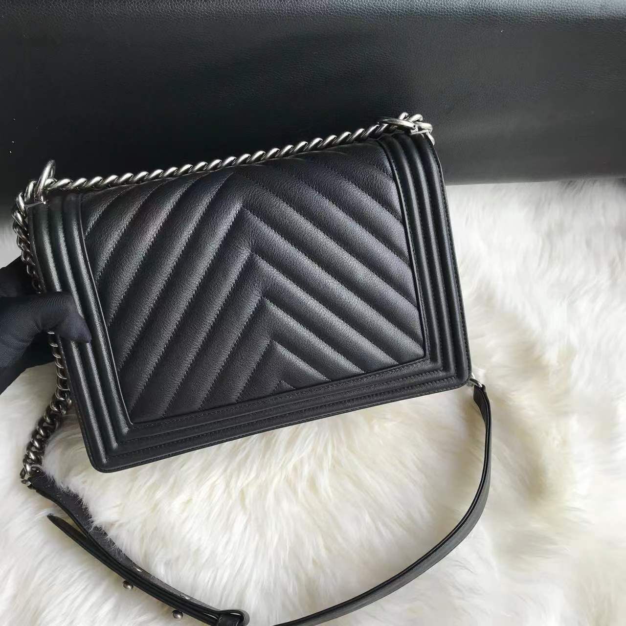 Boy Chanel Flap Bag Original Chevron Leather A67087V Black