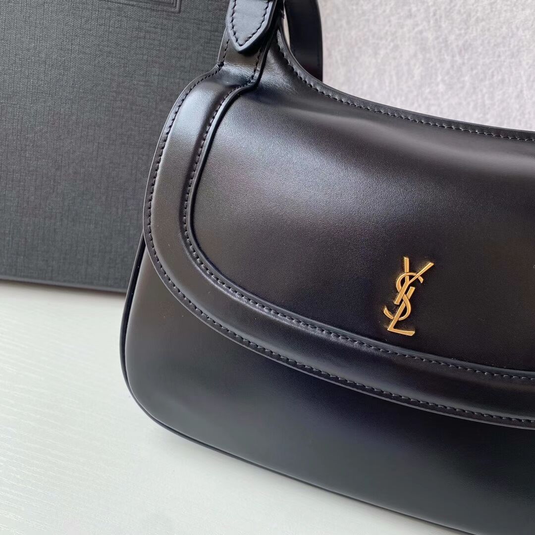 Yves Saint Laurent Calf leather bag Y677905 black