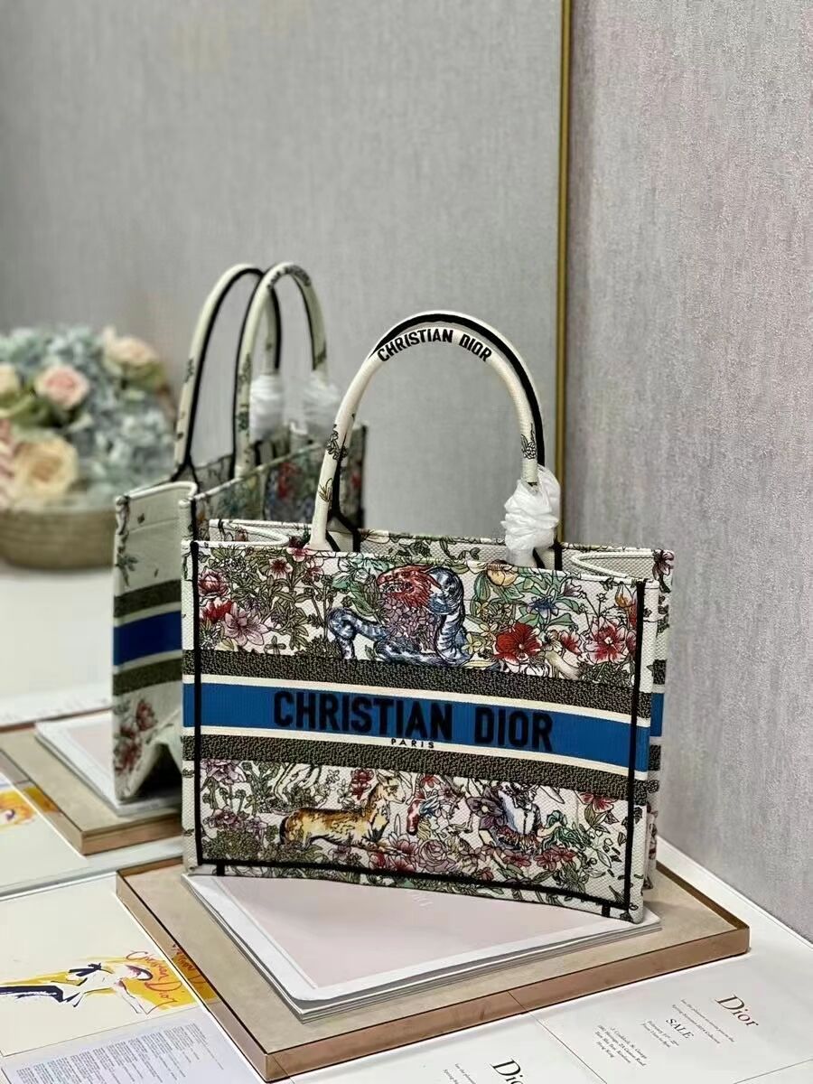 SMALL DIOR BOOK TOTE Embroidery C1287-30 white