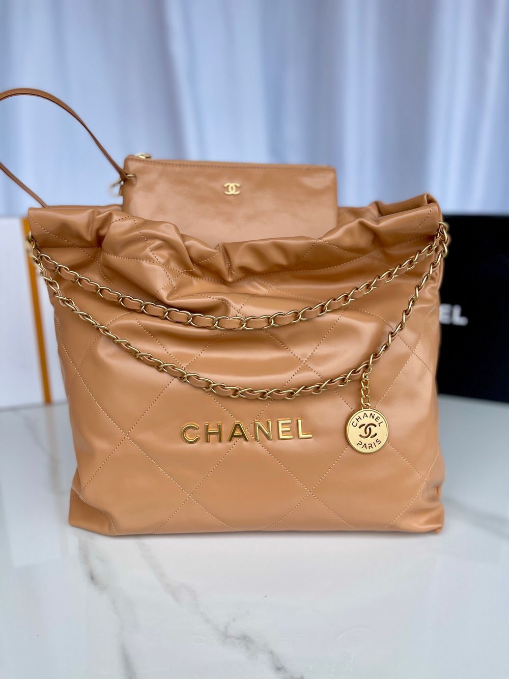 CHANEL 22 HANDBAG Shiny Calfskin & Gold-Tone Metal AS3261 AS3260 Brown