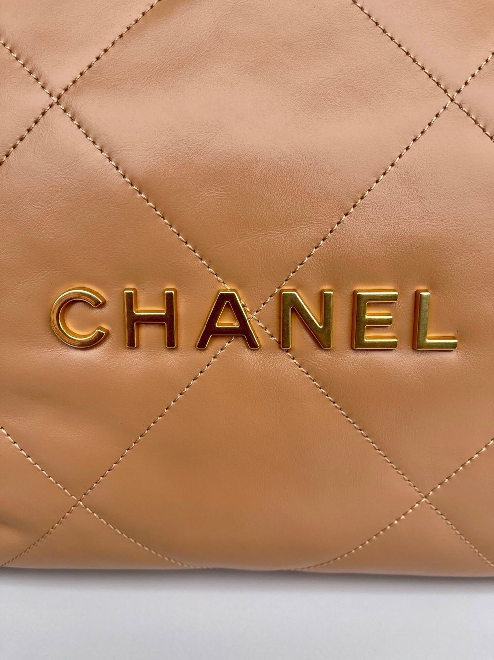 CHANEL 22 HANDBAG Shiny Calfskin & Gold-Tone Metal AS3261 AS3260 Brown