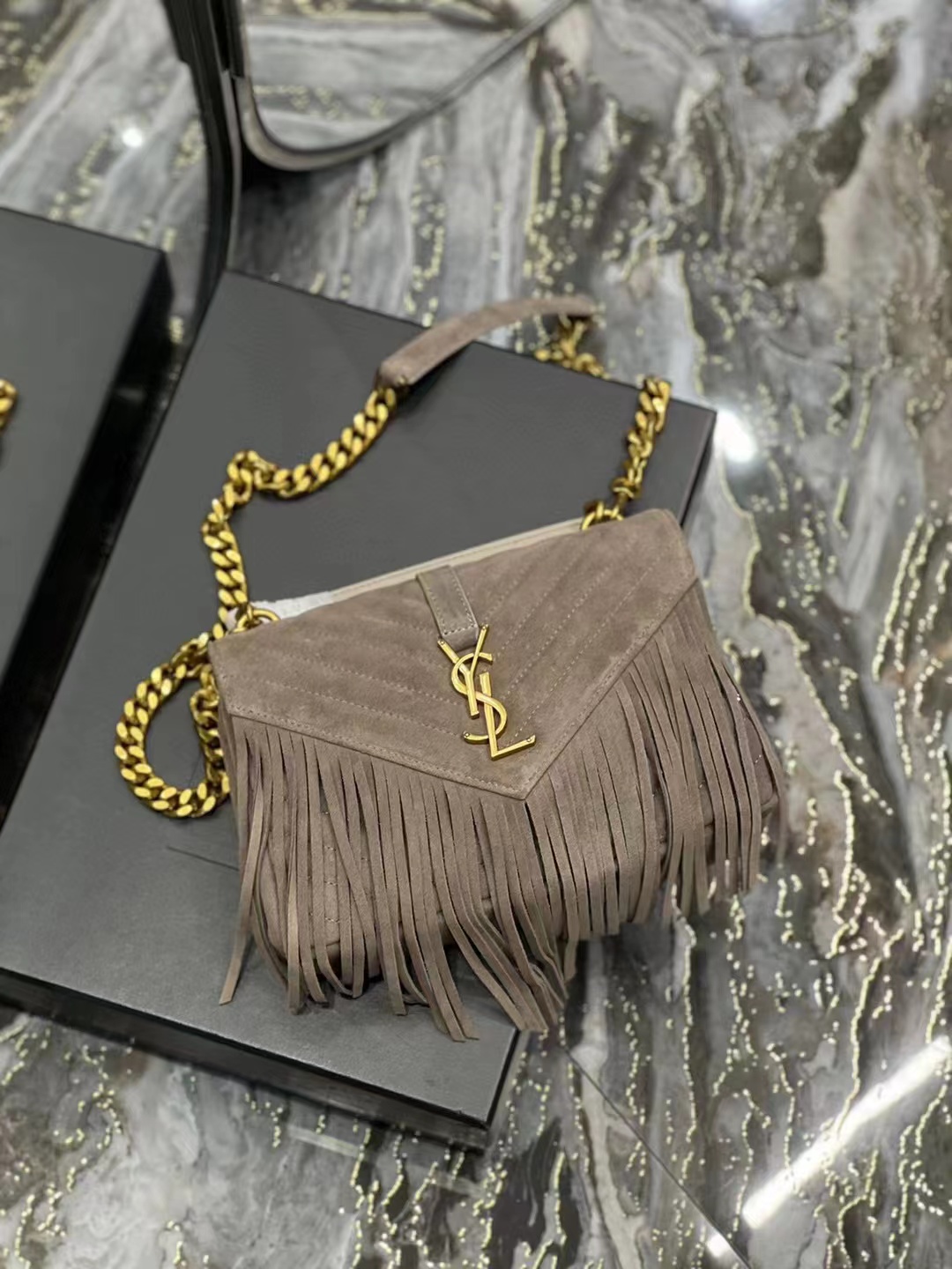 SAINT LAURENT COLLEGE MEDIUM CHAIN BAG IN LIGHT SUEDE WITH FRINGES 5317050 DUSTY GREY