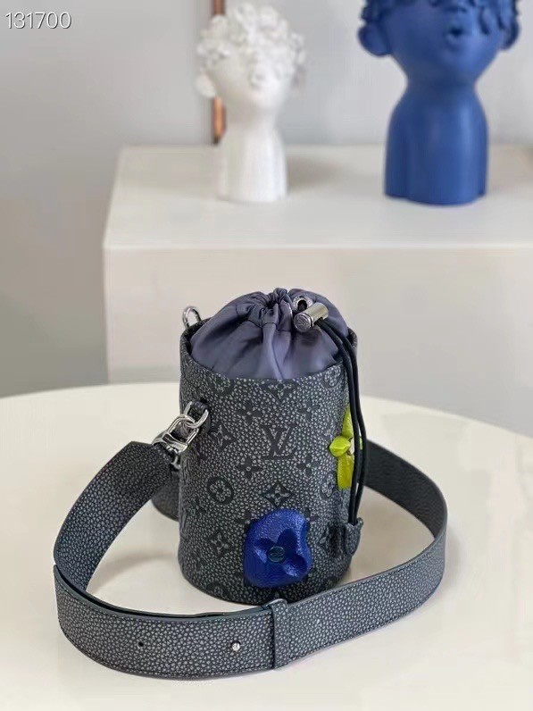 Louis Vuitton CHALK POUCH M81572 Granite