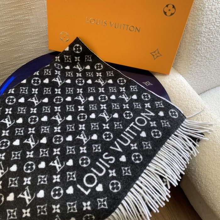 Louis Vuitton Scarf LVC00044