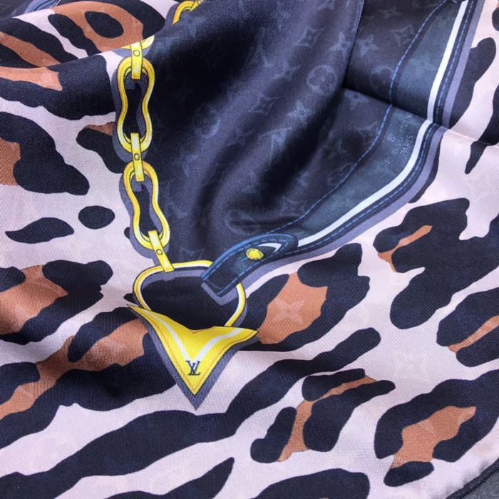 Louis Vuitton Scarf LVC00139