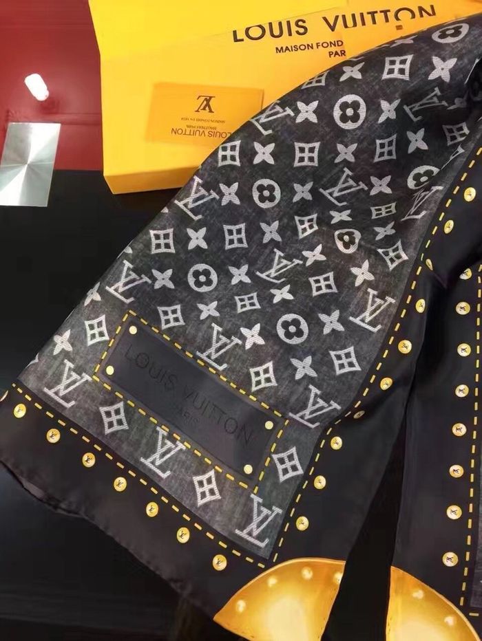 Louis Vuitton Scarf LVC00230