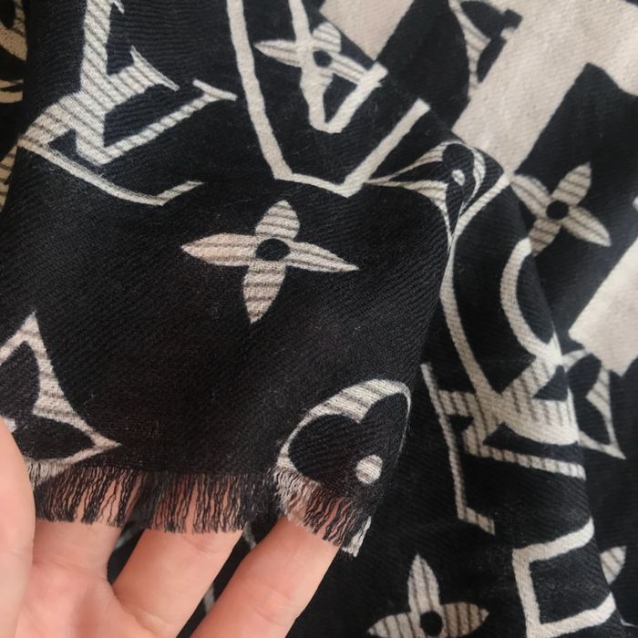 Louis Vuitton Scarf LVC00257