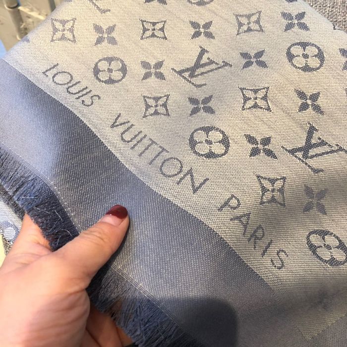 Louis Vuitton Scarf LVC00324