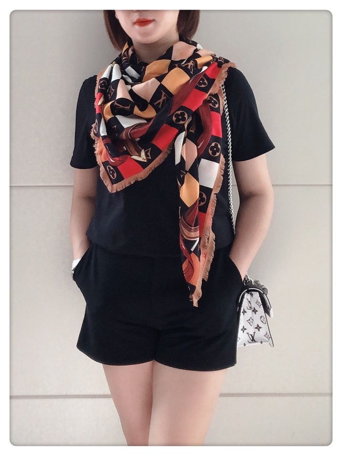 Louis Vuitton Scarf LVC00327