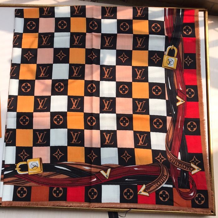 Louis Vuitton Scarf LVC00327