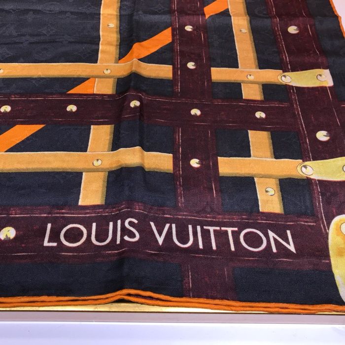 Louis Vuitton Scarf LVC00336