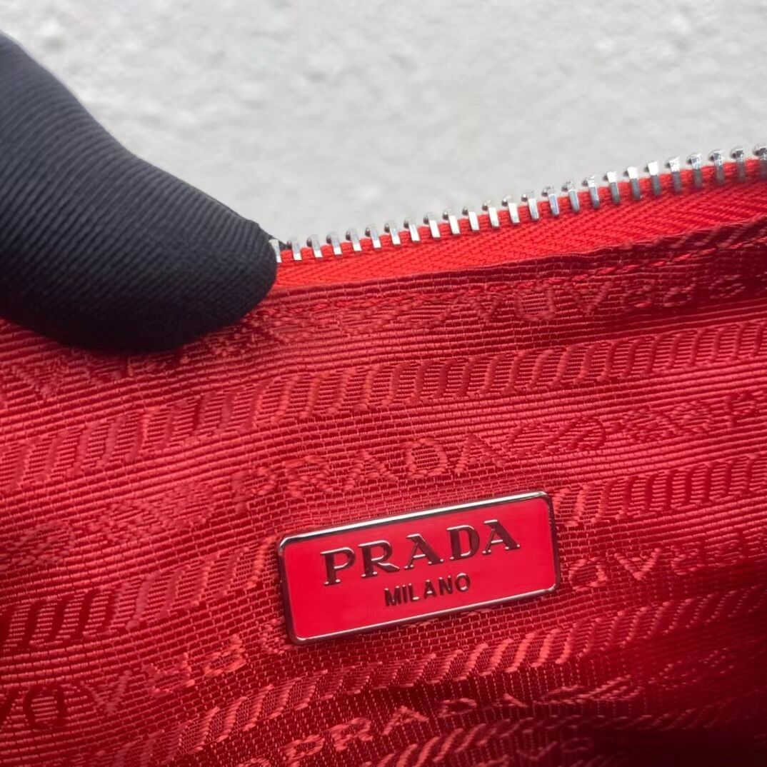 Prada Re-Edition 2006 embroidered drill shoulder bag 1BH204 red