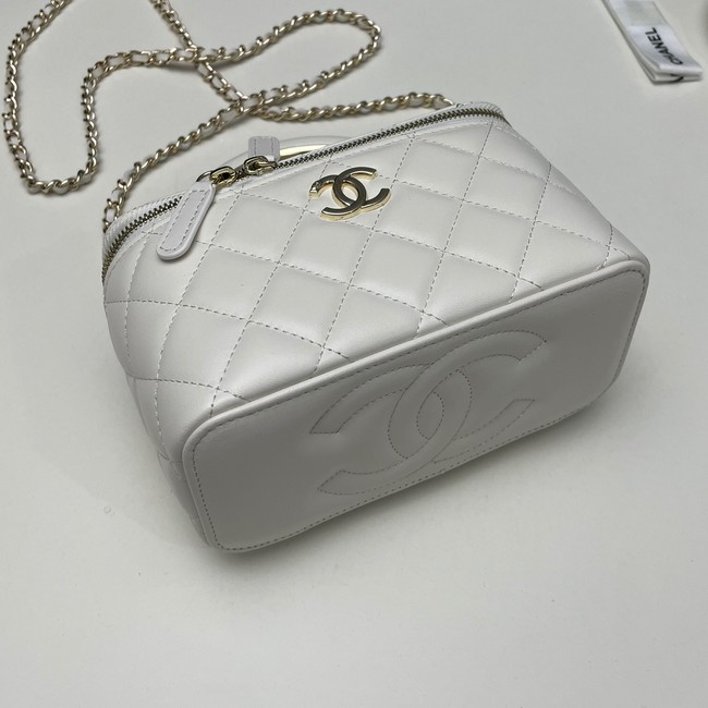 Chanel mini Shoulder Bag Lambskin & Gold-Tone Metal 81208 white