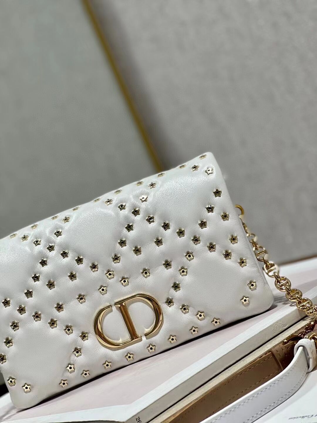 DIOR CARO MACROCANNAGE POUCH Macrocannage Calfskin with Star Motif S5135UNH white&gold