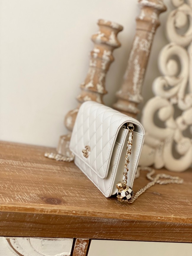 CHANEL WALLET ON CHAIN  AP1450 white