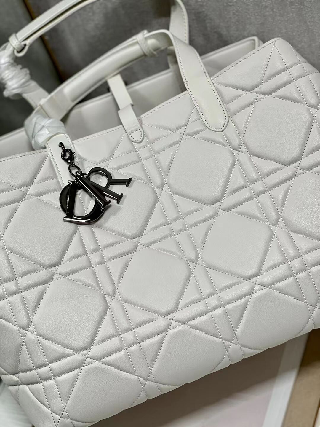 LADY DIOR TOP HANDLE LARGE BAG Latte Cannage Lambskin C0088 WHITE&BLACK