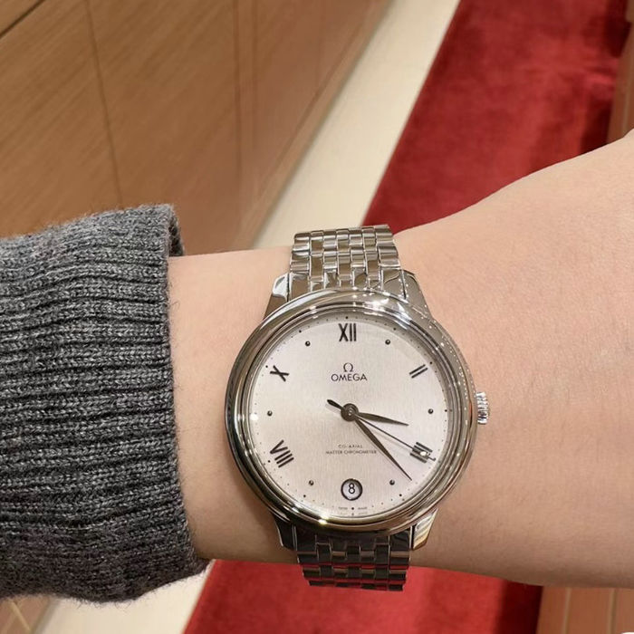 Omega Watch OMW00238