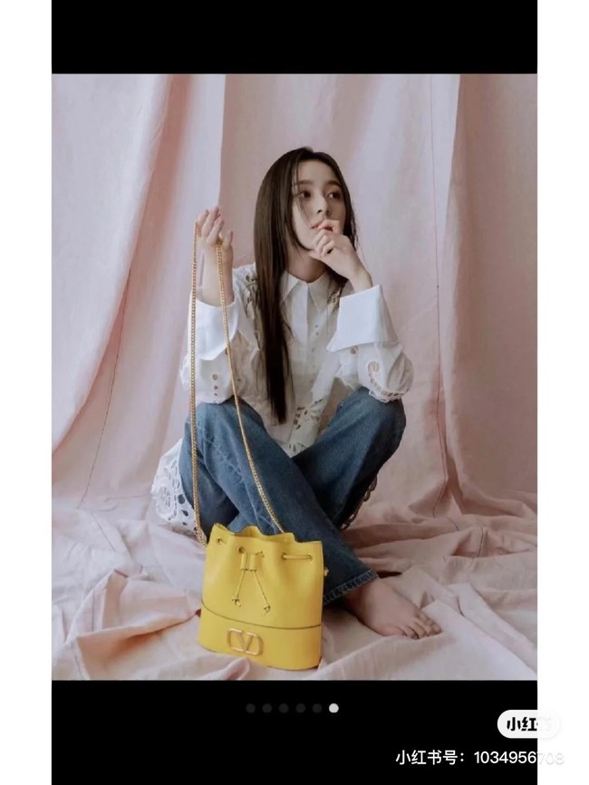 VALENTINO VLOGO SIGNATURE Lambskin Mini Bucket Bag FI16 yellow