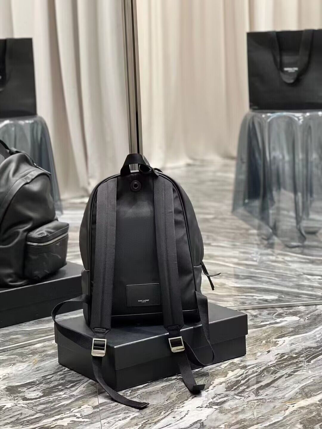 SAINT LAURENT LEATHER small knapsack Y886654 black