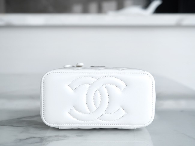 CHANEL 23K CLUTCH WITH CHAIN AP3768 white