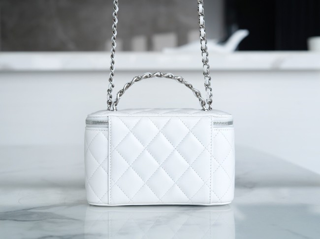 CHANEL 23K CLUTCH WITH CHAIN AP3768 white