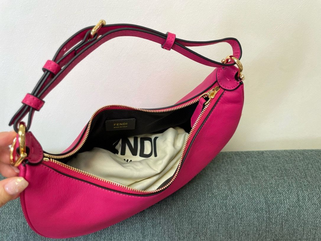 Fendi Fendigraphy Small Fuchsia leather bag 7AS089A