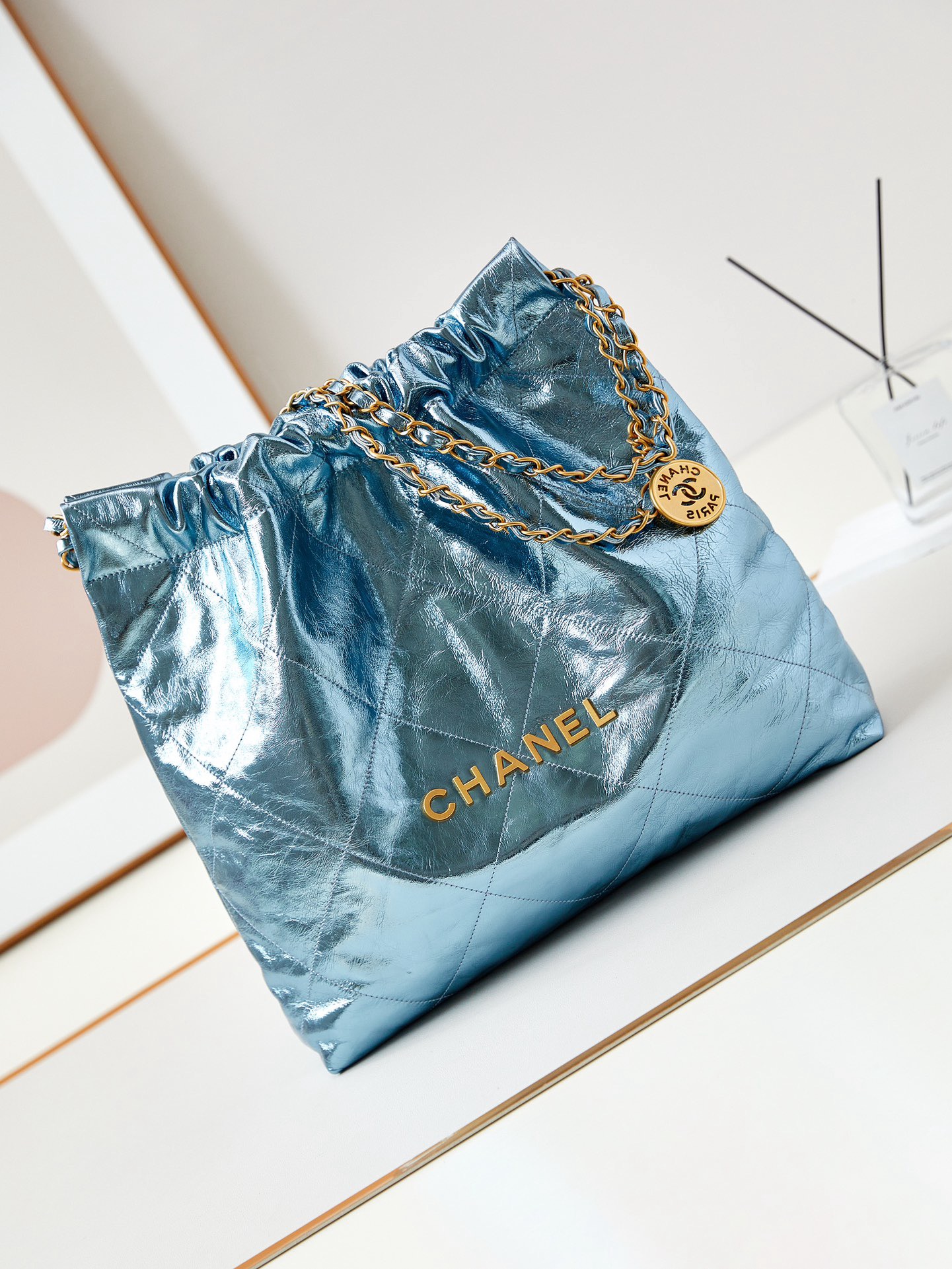 CHANEL 22 HANDBAG AS3261 Pearlescent blue